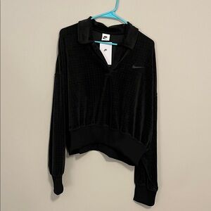 Super cute Nike cropped sweatshirt
